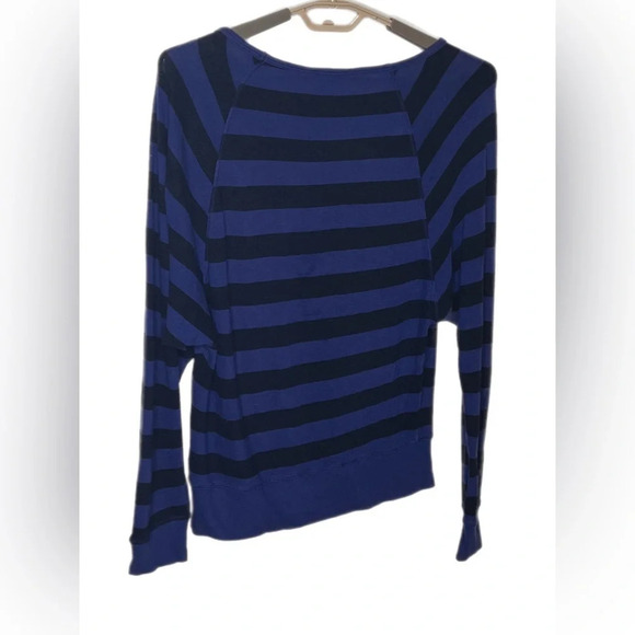 C&C California light weight sweater. Striped blue sweater. Size Medium - Picture 4 of 6